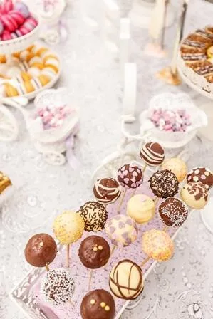 Candy bar inclus in pachetul all inclusive de nunta de la Restaurant Monarh